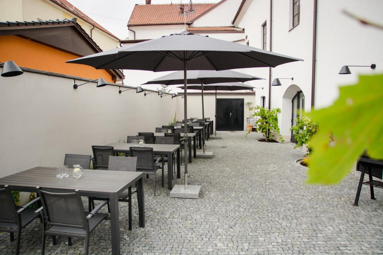 Hotel Restaurant Na Navsi Ricany  Eksteriør bilde